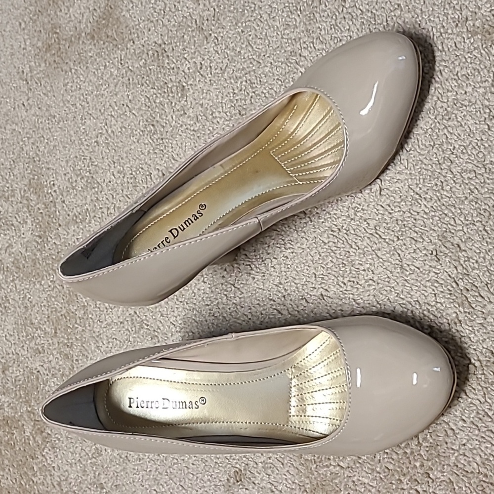 NWOT Pierre Dumas Beige Heels